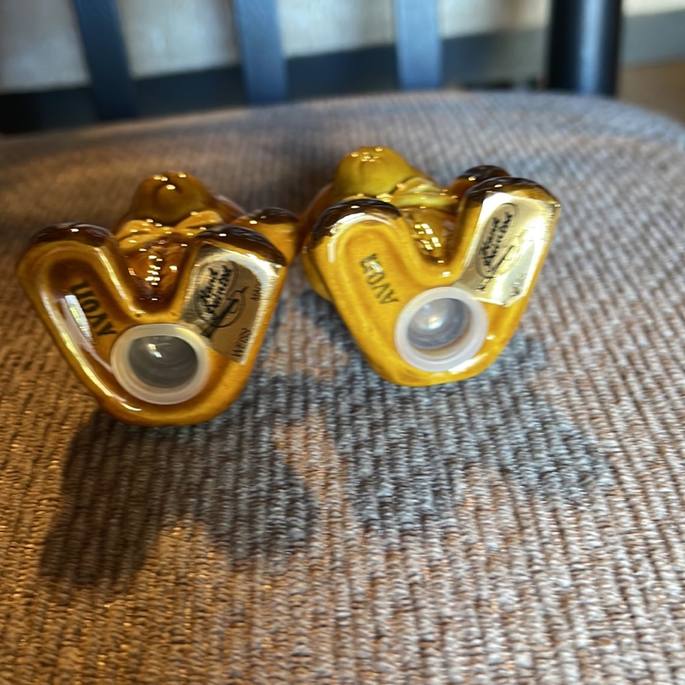 VINTAGE AVON Hand Painted Made in Brazil Teddy Bear Salt & Pepper Set. Like New. - Picture 3 of 4